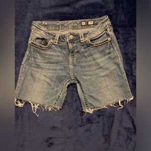 Women’s low rise distressed Miss Me shorts